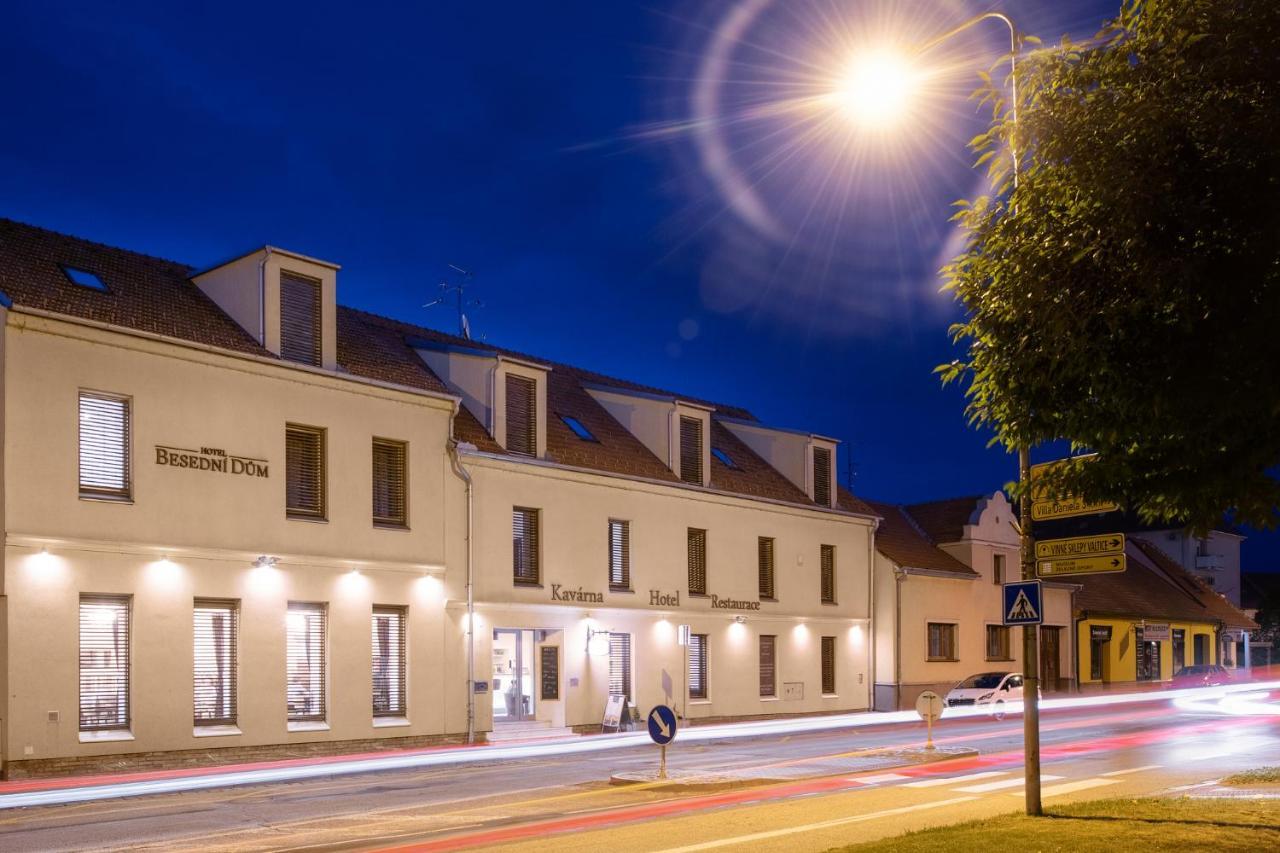 Wine & Wellness Hotel Besedni Dum Valtice Exterior foto