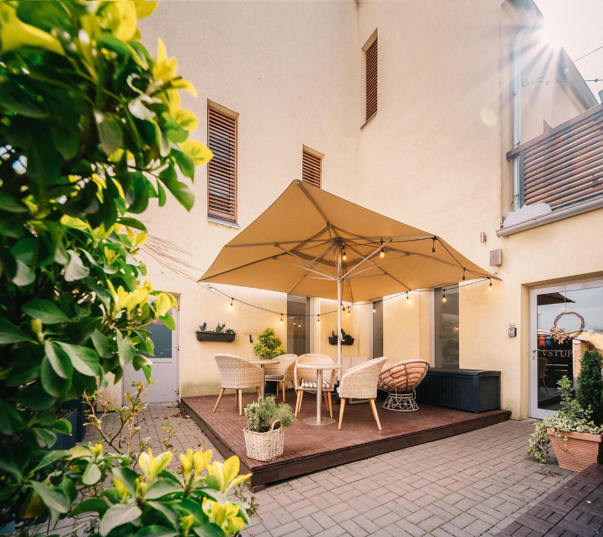 Wine & Wellness Hotel Besedni Dum Valtice Exterior foto