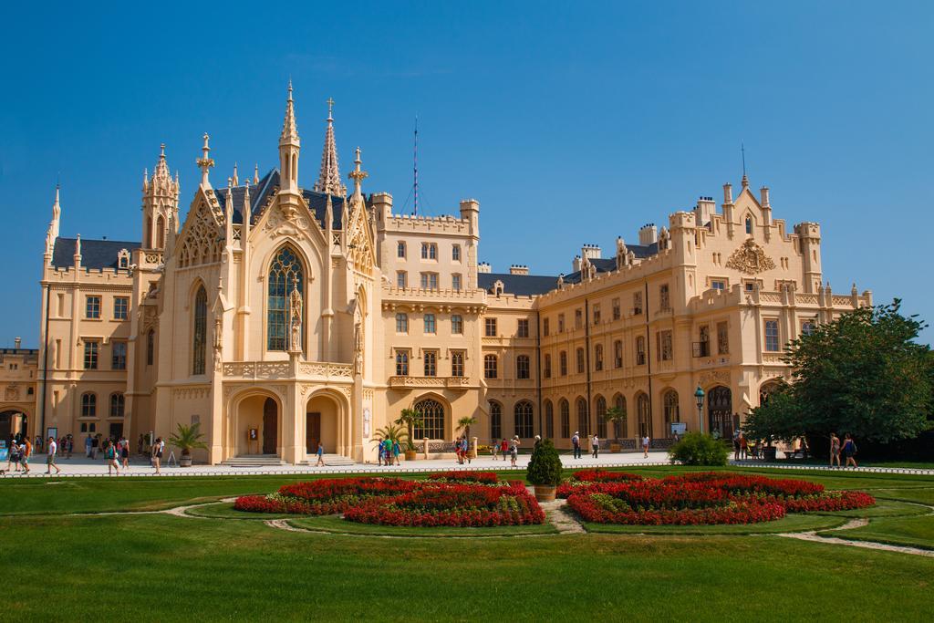 Wine & Wellness Hotel Besedni Dum Valtice Exterior foto