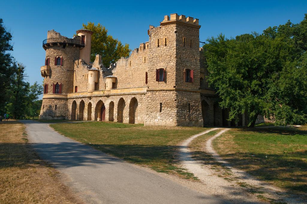 Wine & Wellness Hotel Besedni Dum Valtice Exterior foto